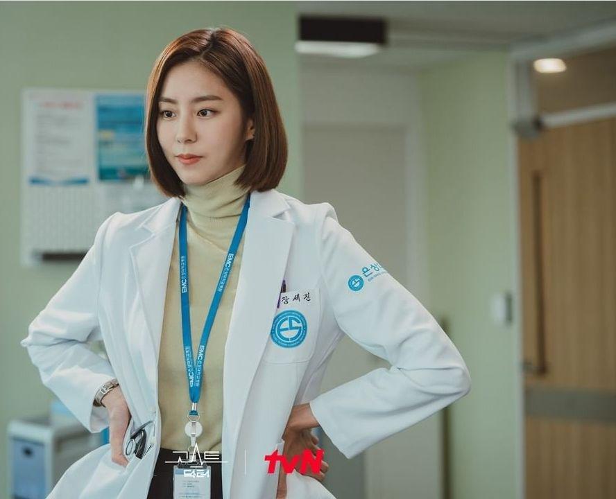 Uee (dok.tvN/Ghost Doctor)