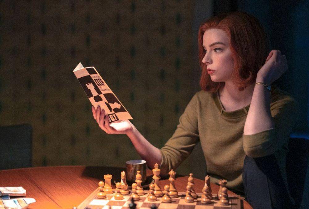 potret Anya Taylor Joy di serial Queen's Gambit (dok. Netflix via salon.com)