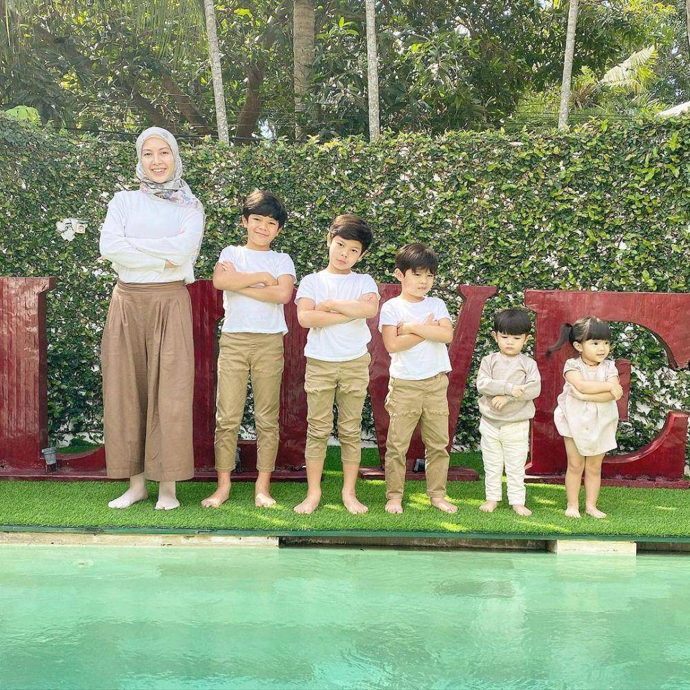 Ratna Galih dan buah hati (instagram.com/ratnagalih)