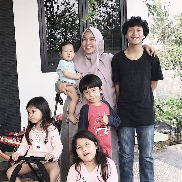 keluarga Puput Melati (instagram.com/puputmelati)