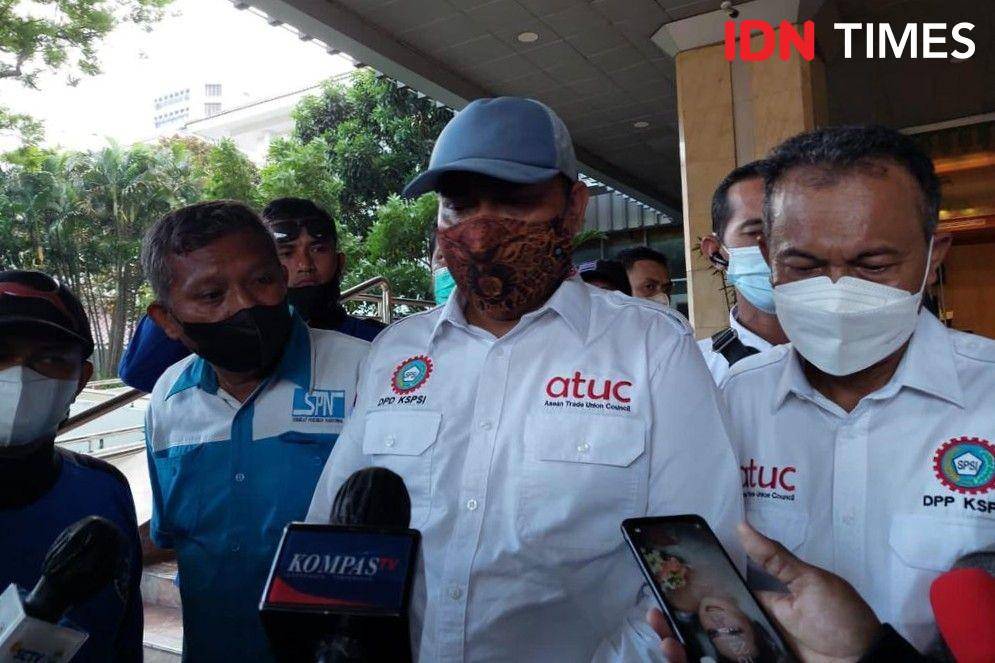 William Yani Wea, perwakilan buruh dari KSPSI DKI Jakarta, Rabu (8/12/2021). (IDN Times/Uji Sukma Medianti)