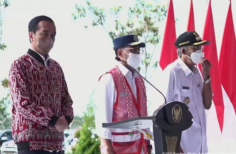 Presiden Jokowi dan Menhub BKS melakukan peresmian Bandara Tebelian, Sintang pada Rabu (8/12/2021). (youtube.com/Sekretariat Presiden)