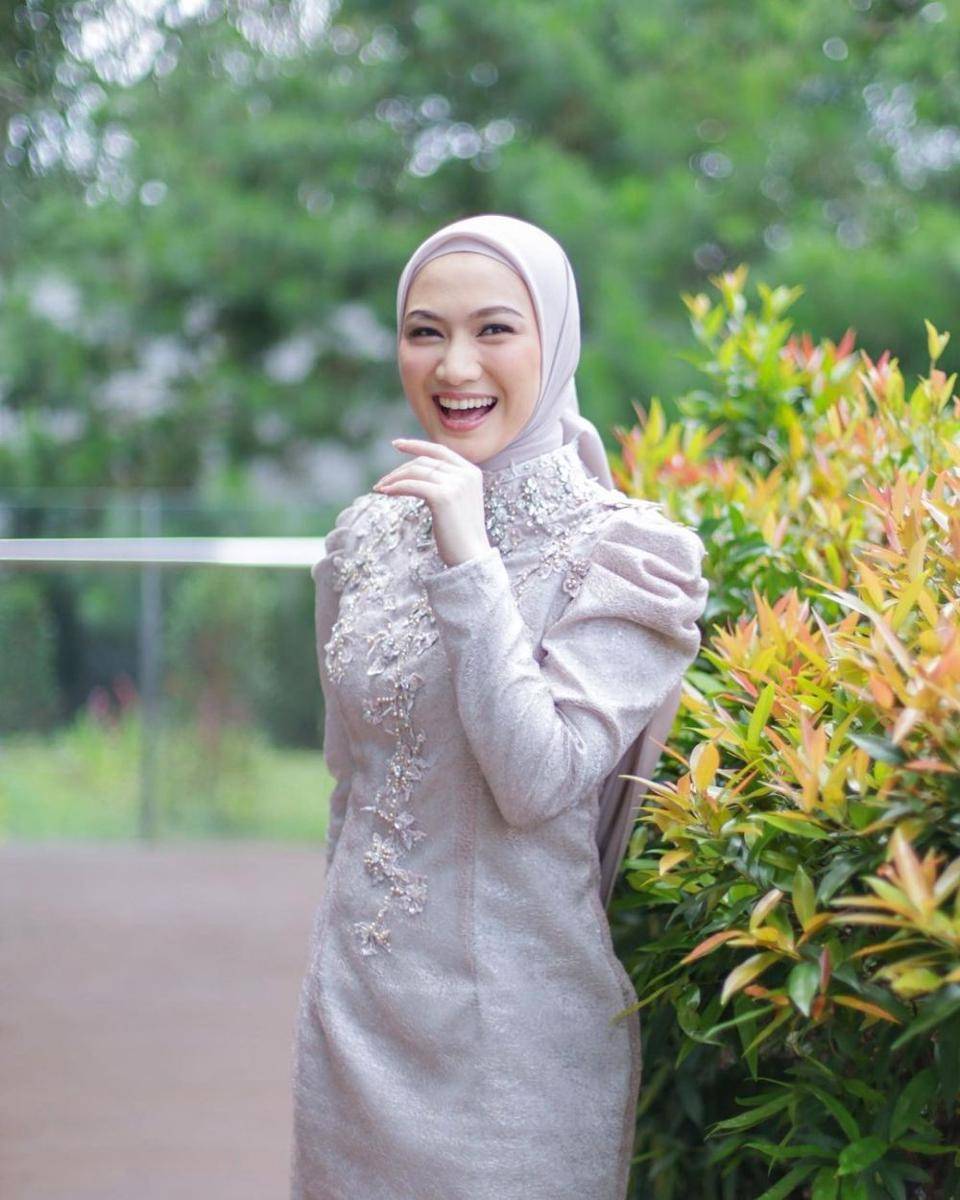 Melody Nurramdhani Laksani (instagram.com/melodylaksani92)