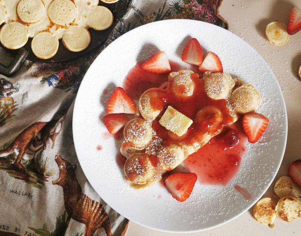ilustrasi poffertjes topping strawberry (instagram.com/michelle.in_melb_guide)