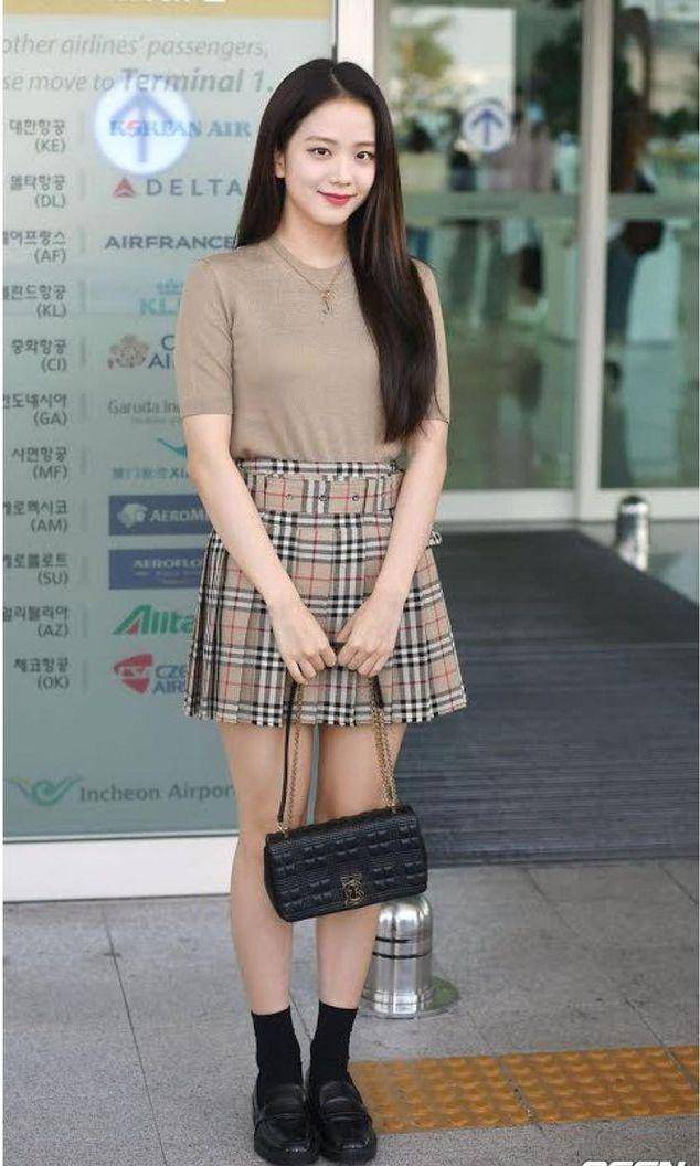 outfit earth tone member BLACKPINK (instagram.com/blackpinkfashionupdate)