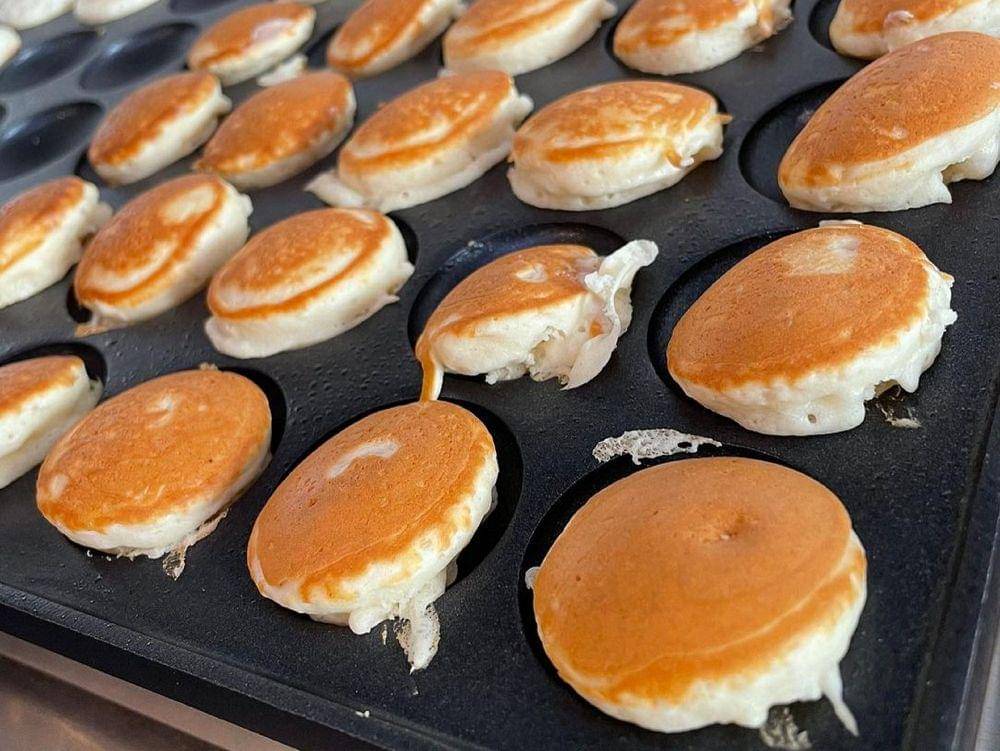 ilustrasi memasak poffertjes (instagram.com/f_i_f_t_y2)