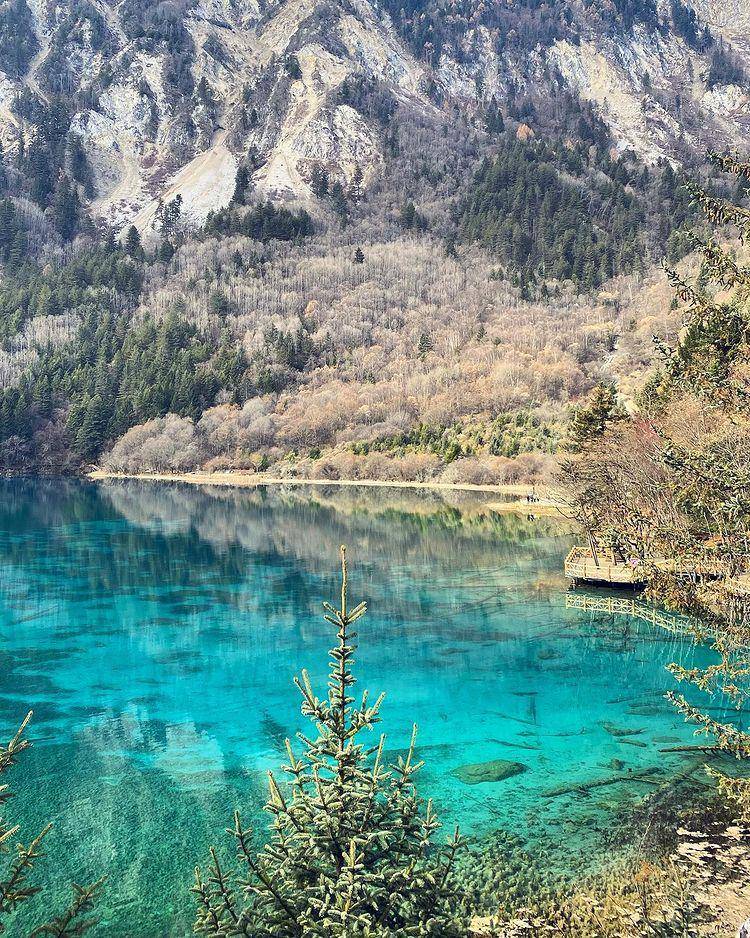 Jiuzhaigou National Park (instagram.com/wenceye)