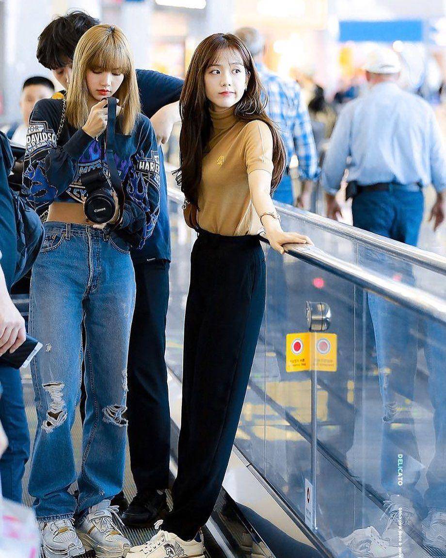 outfit earth tone member BLACKPINK (instagram.com/blackpinkfashionupdate)