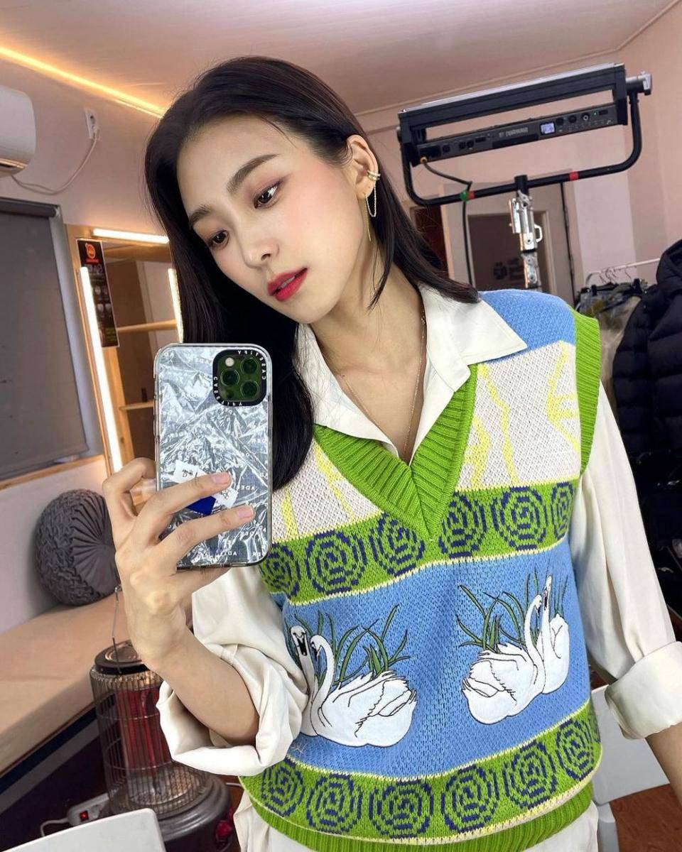 Yoon Bo Ra (instagram.com/borabora_sugar)