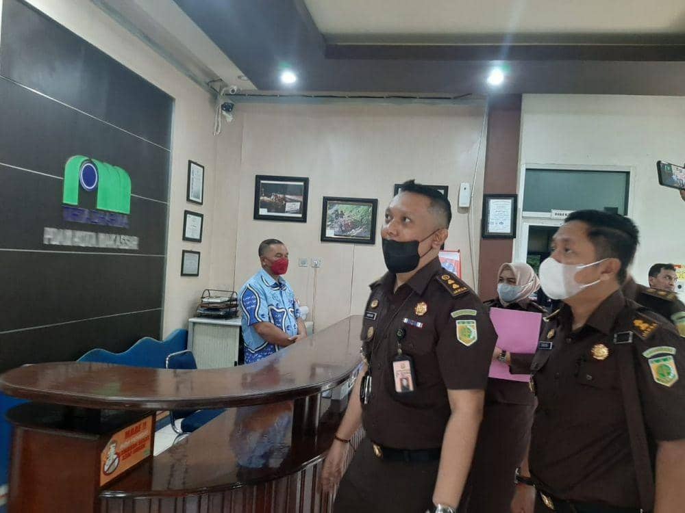 Penggeledahan di Kantor PDAM Makassar/Istimewa