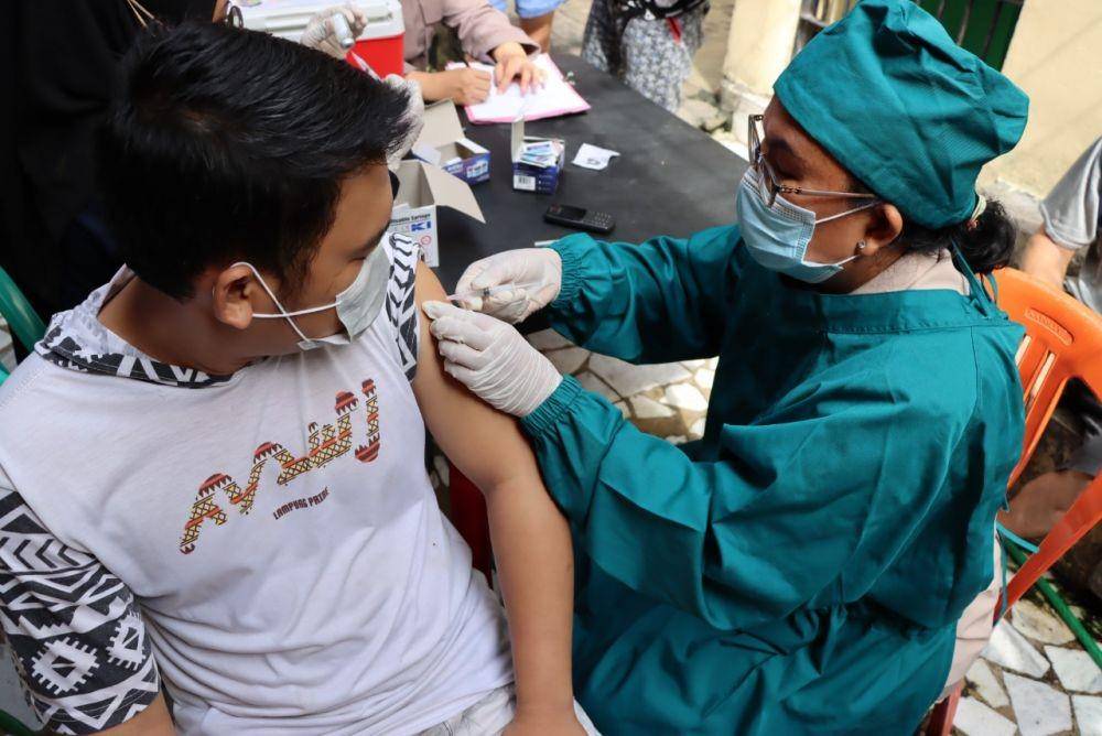 Polresta Bandar Lampung menggelar kegiatan vaksinasi COVID-19 kepada para penghuni tahanan Rutan Mapolresta. (IDN Times/Istimewa)