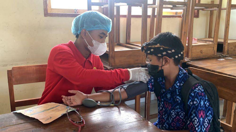 Vaksinasi anak-anak di Karangasem. (Dok. IDN Times/BINDA Bali)