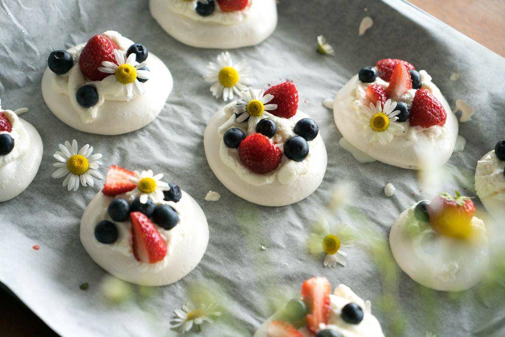 ilustrasi aquafaba mini pavlova (pixabay.com/Irenephoto)