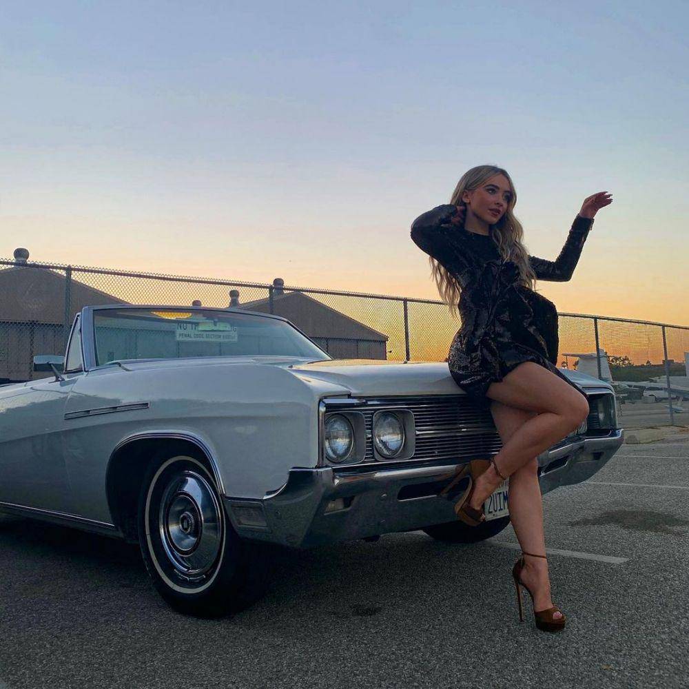 high heels ala Sabrina Carpenter (instagram.com/sabrinacarpenter)
