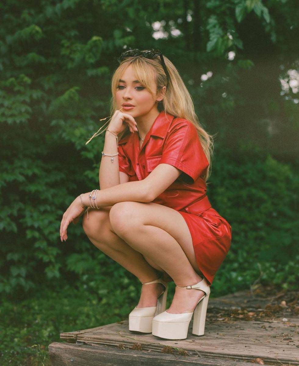 high heels ala Sabrina Carpenter (instagram.com/sabrinacarpenter)