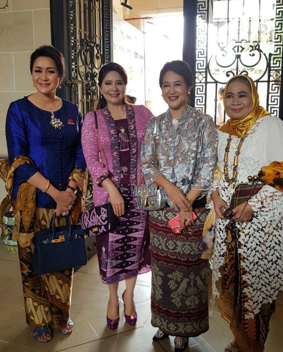 Kebaya Coreta Louise (instagram.com/coreta_louise)