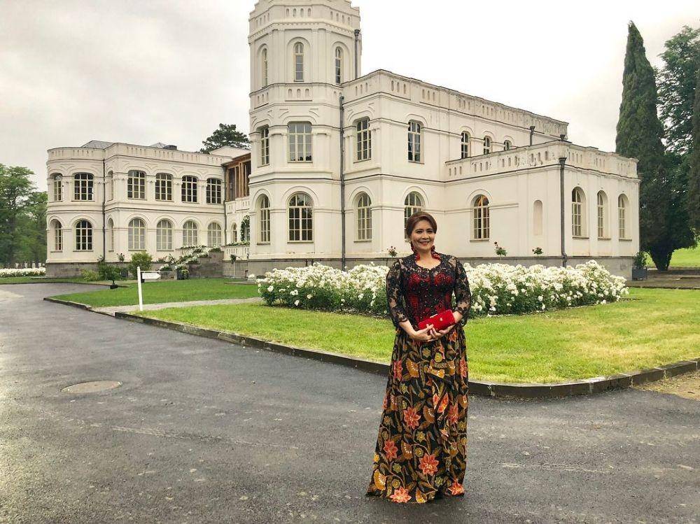 Kebaya Coreta Louise (instagram.com/coreta_louise)