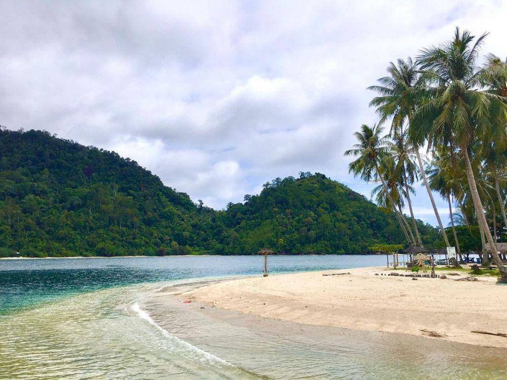 Pantai Pulau Pasumpahan (instagram.com/mega_asril)