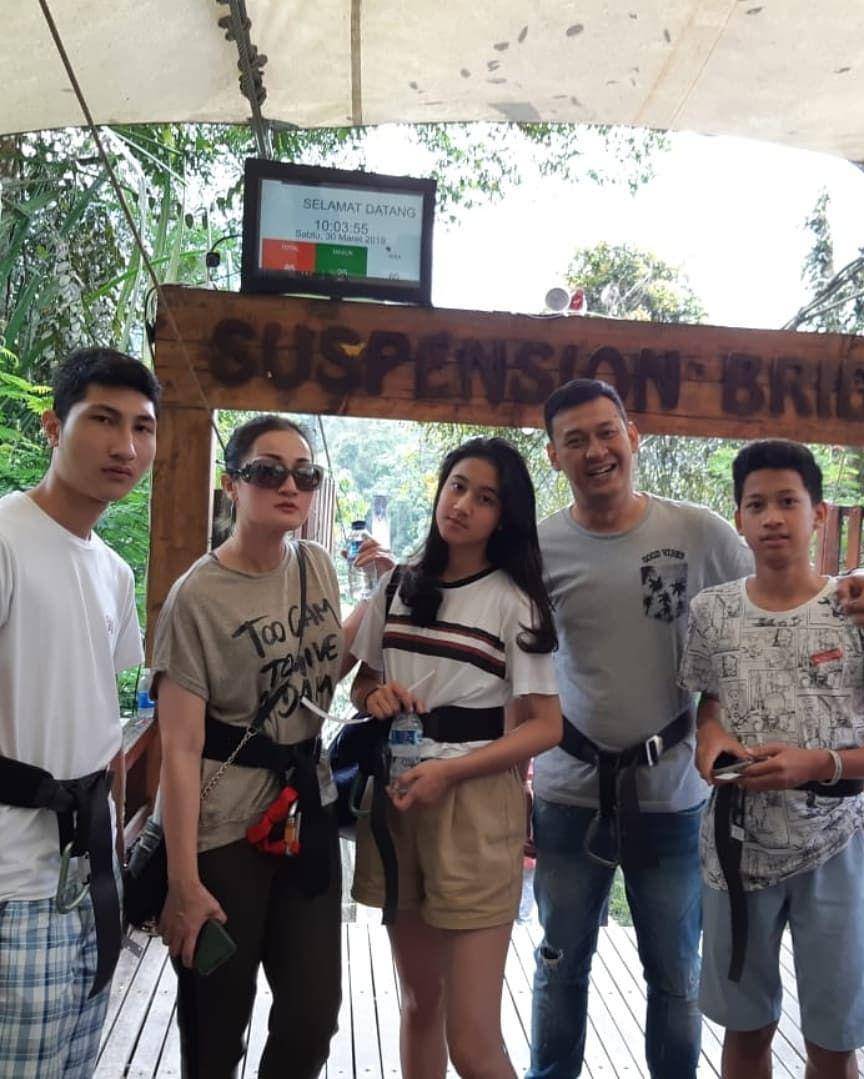 potret keluarga Keisya Levronka (instagram.com/levihavron/)