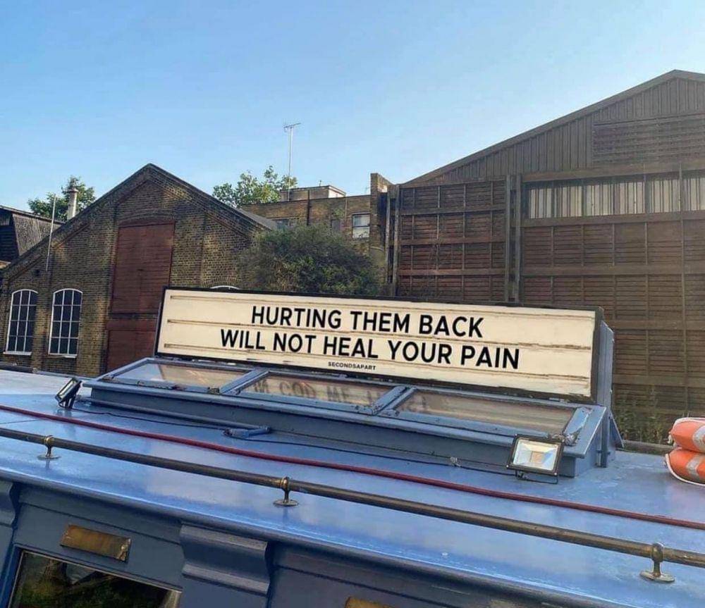 Quotes tentang tidak baiknya balas dendam (twitter.com/sadtaIks)