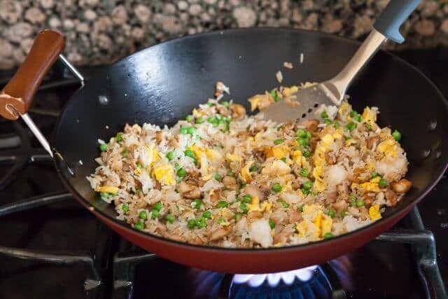 ilustrasi menggoreng nasi (steamykitchen.com)