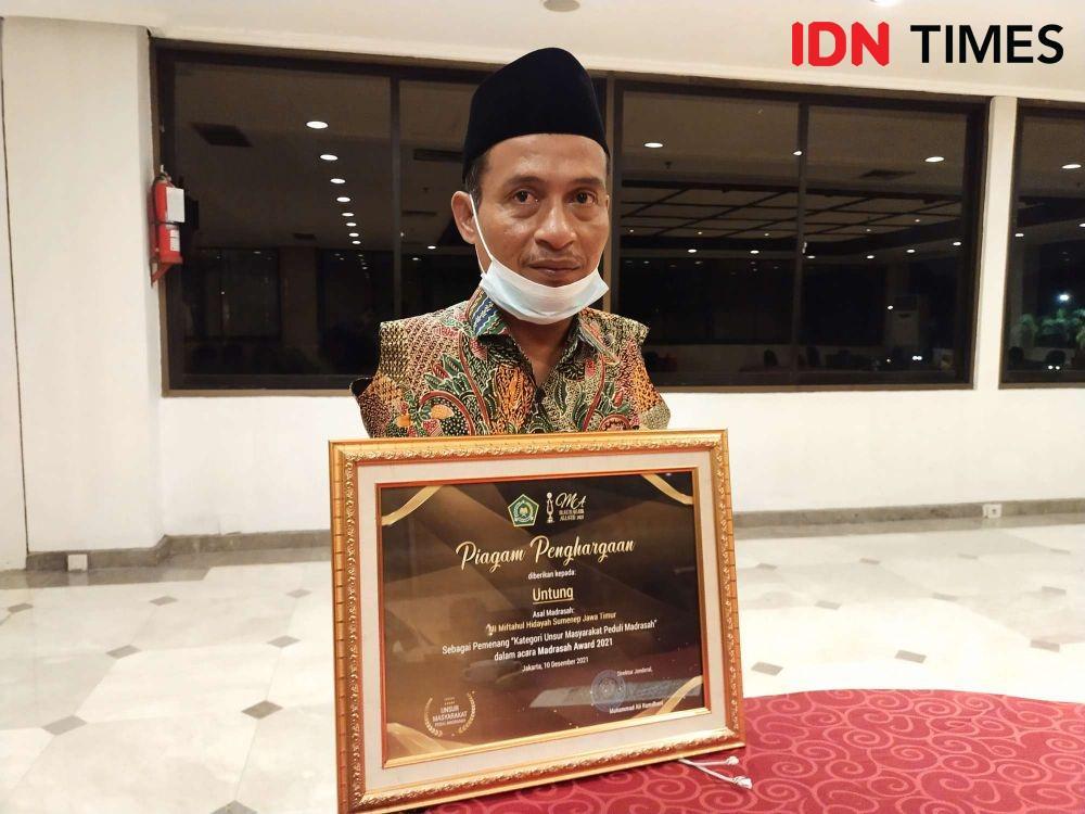 Haru! Gaji Rp600 Ribu, Guru Madrasah Tanpa Lengan Sudah Umrah 2 Kali