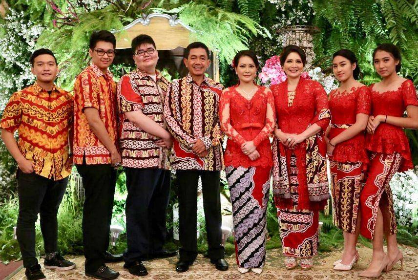 Kebaya Coreta Louise (instagram.com/coreta_louise)