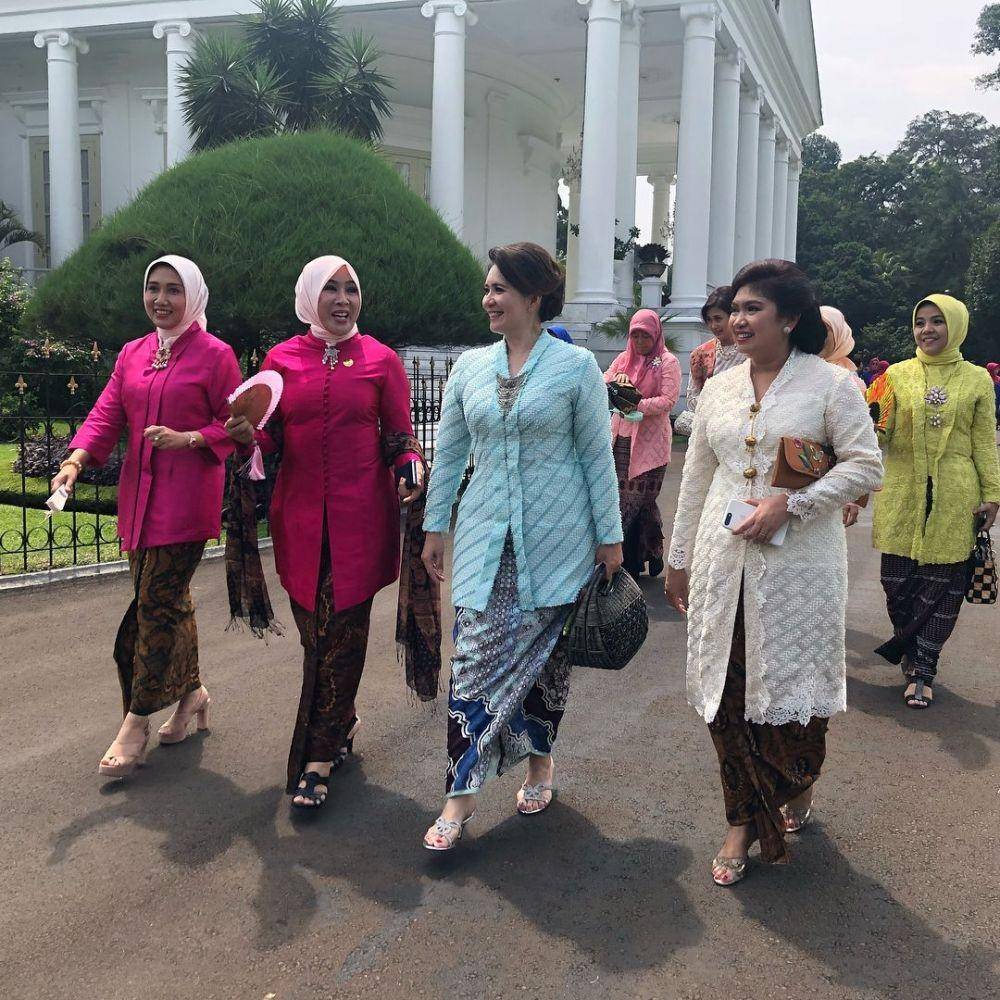 Kebaya Coreta Louise (instagram.com/coreta_louise)