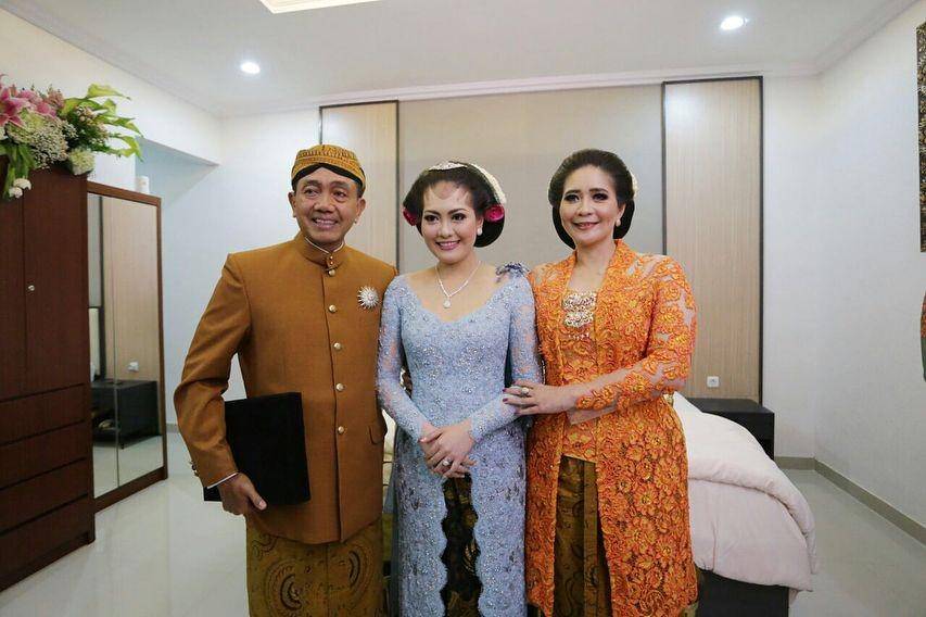Kebaya Coreta Louise (instagram.com/coreta_louise)