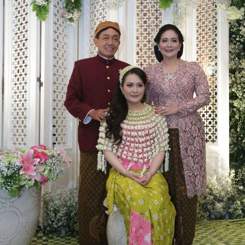 Kebaya Coreta Louise (instagram.com/coreta_louise)
