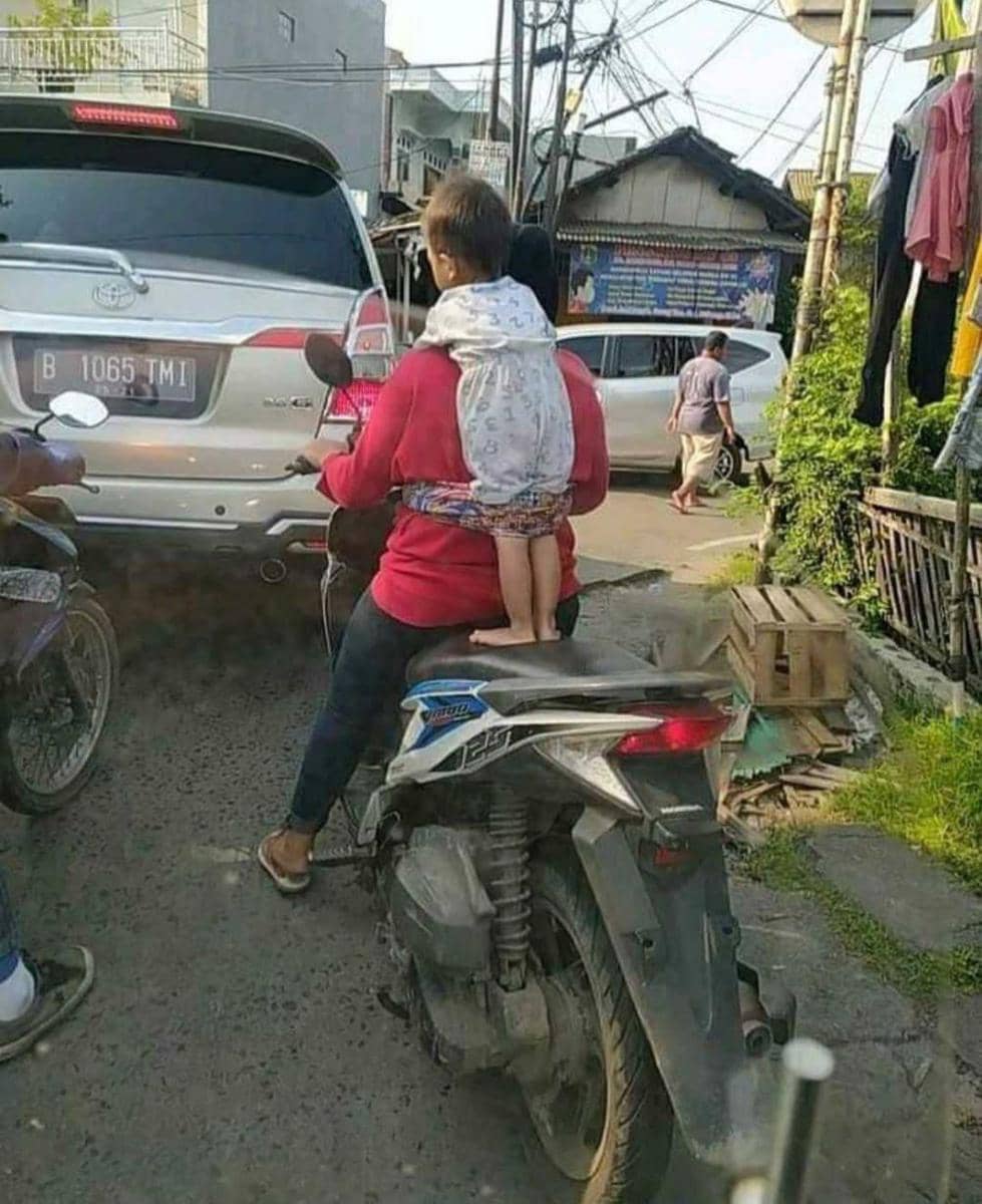 potret kelakuan pengendara motor (instagram.com/humorsantuy)