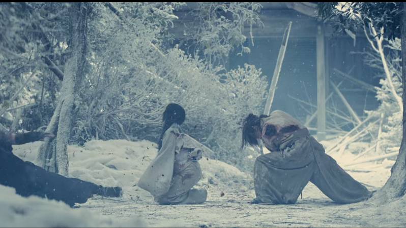 Momen Kenshin membunuh cinta pertamanya di movie. (Dok. Warner Bros Jepang)