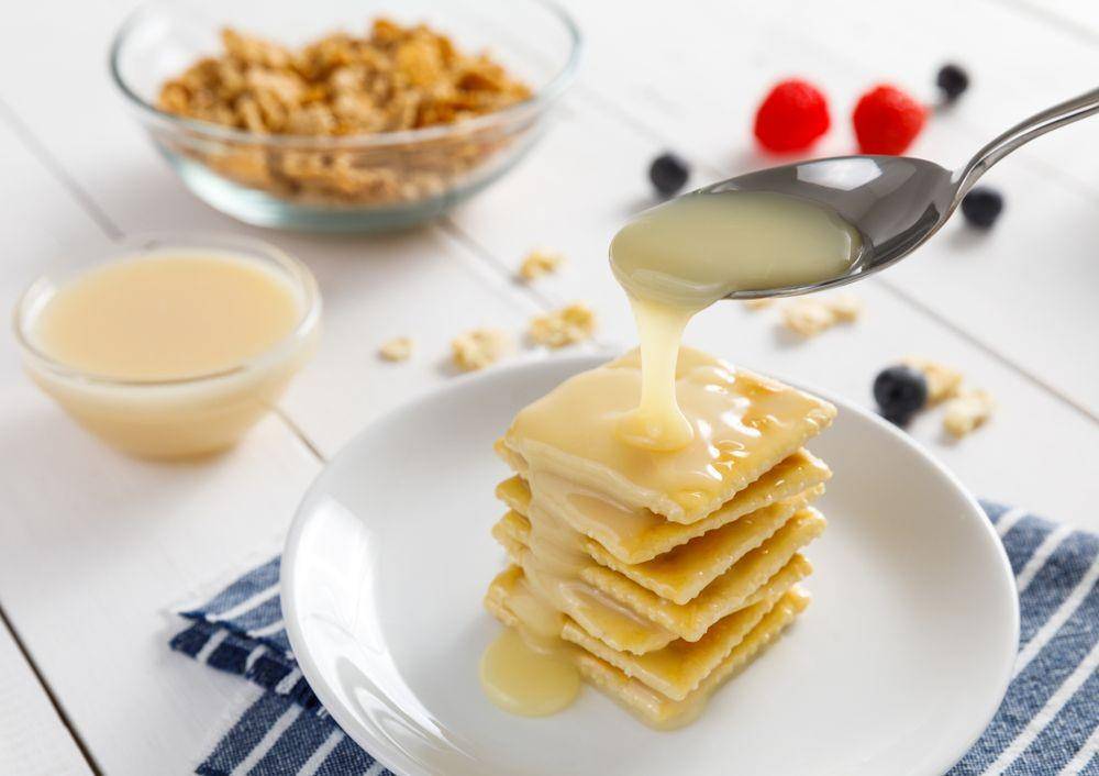 Salah satu cara pemakaian susu kental manis. (Shutterstock/Shutter_M)