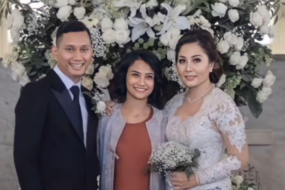 Selalu Membela, 10 Kenangan Emma Waroka dan Vanessa Angel