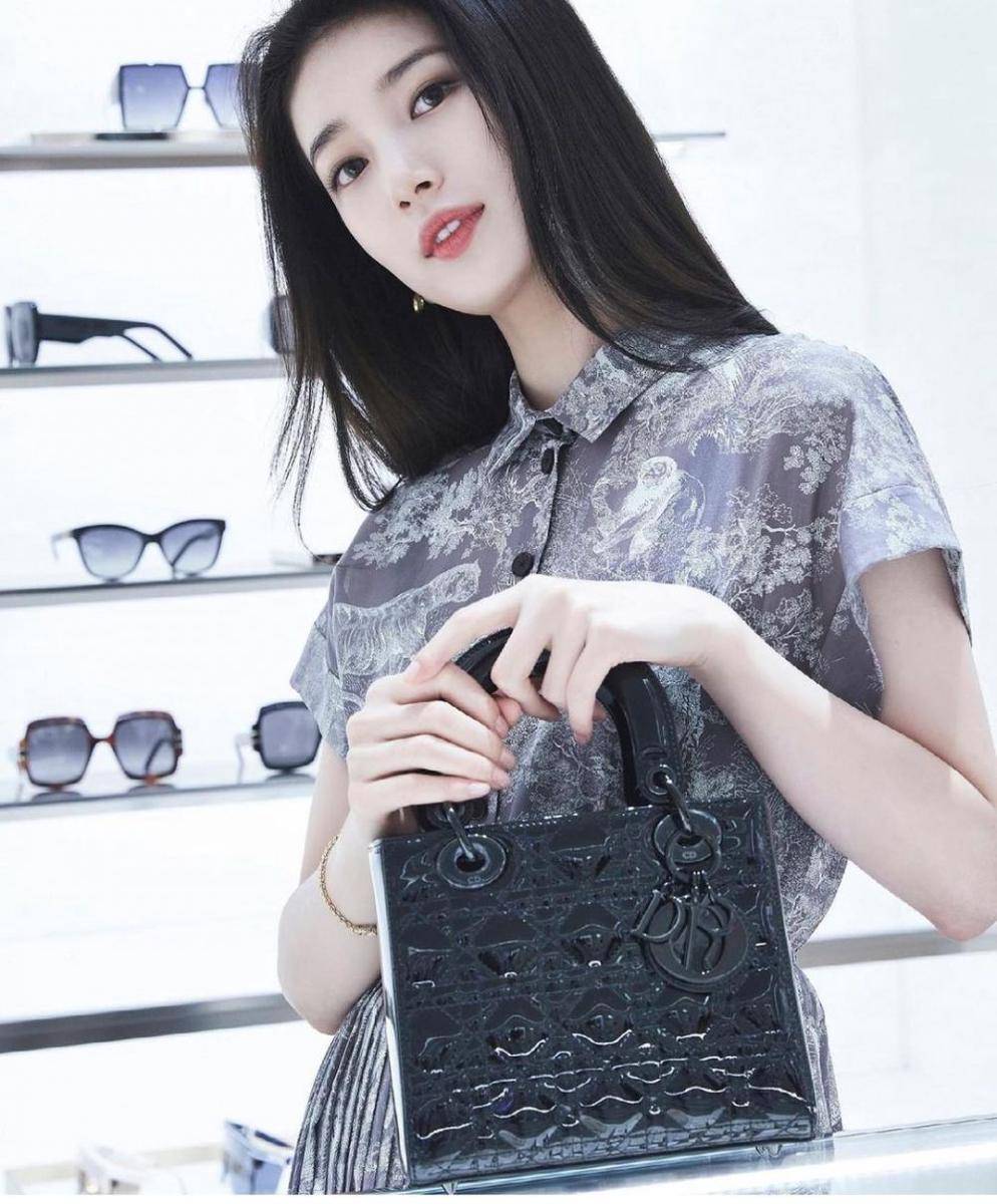 Suzy (instagram.com/skuukzy)