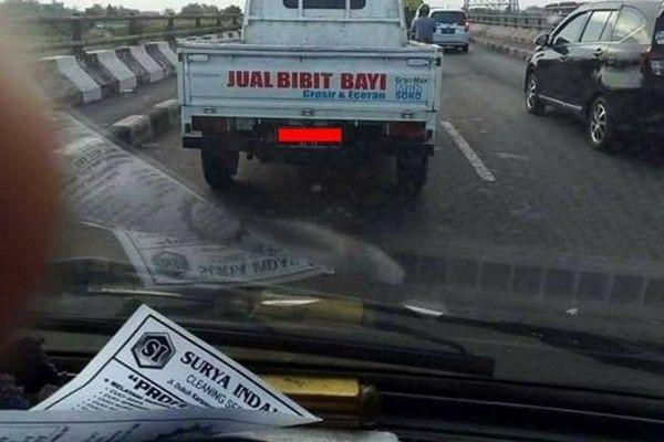 10 Potret Tulisan Kocak di Mobil Pick-up, Bikin Gak Kuat Nahan Ketawa