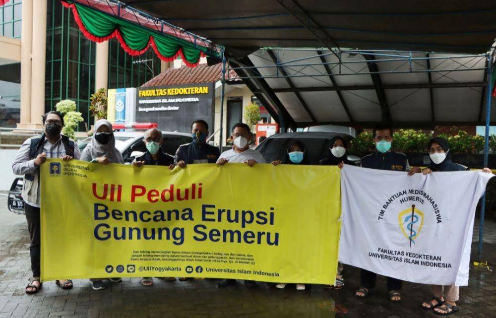 UII kirimkan bantuan logistik untuk warga terdampak bencana Gunung Semeru. Dok: Istimewa