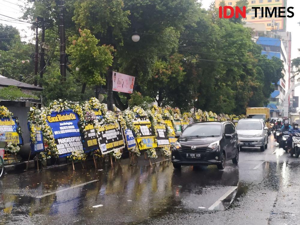 Walkot Bandung Oded M. Danial Wafat, Pendopo Dipenuhi Karangan Bunga!