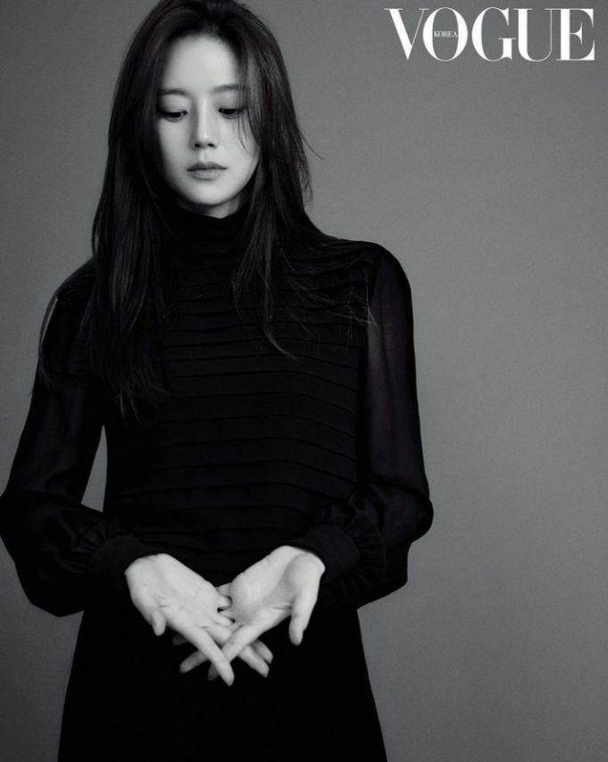 Moon Chae Won (instagram.com/moonchaewon_official)