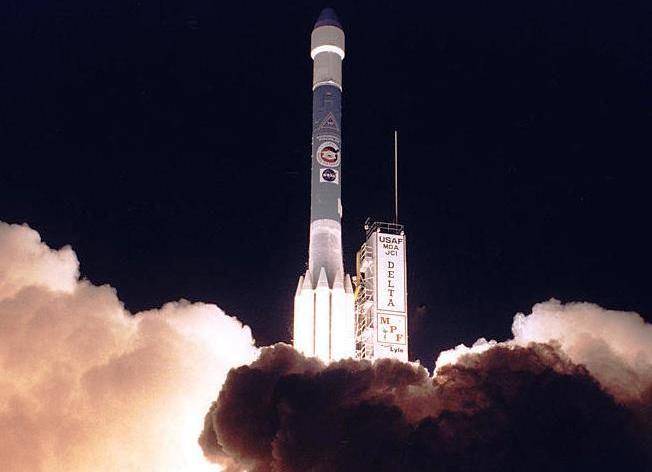 Roket Delta II mengirim wahana ke Mars (spaceflightinsider.com)