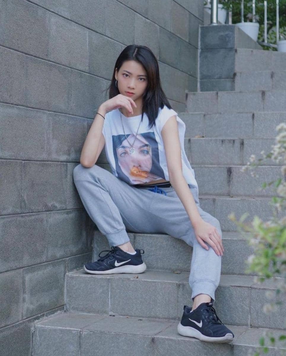 jeans ala Abelle StarBe (instagram.com/annabelle_sjy)