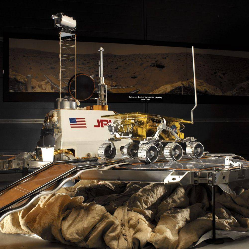 Wahana Mars Pathfinder dan Sojourner (smithsonianmag.com)