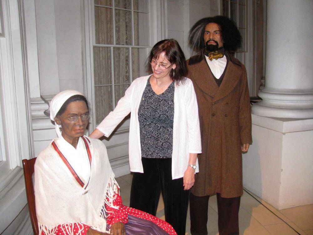 Diorama Sojourner Truth dan seorang pengunjung (disappearingman.com)