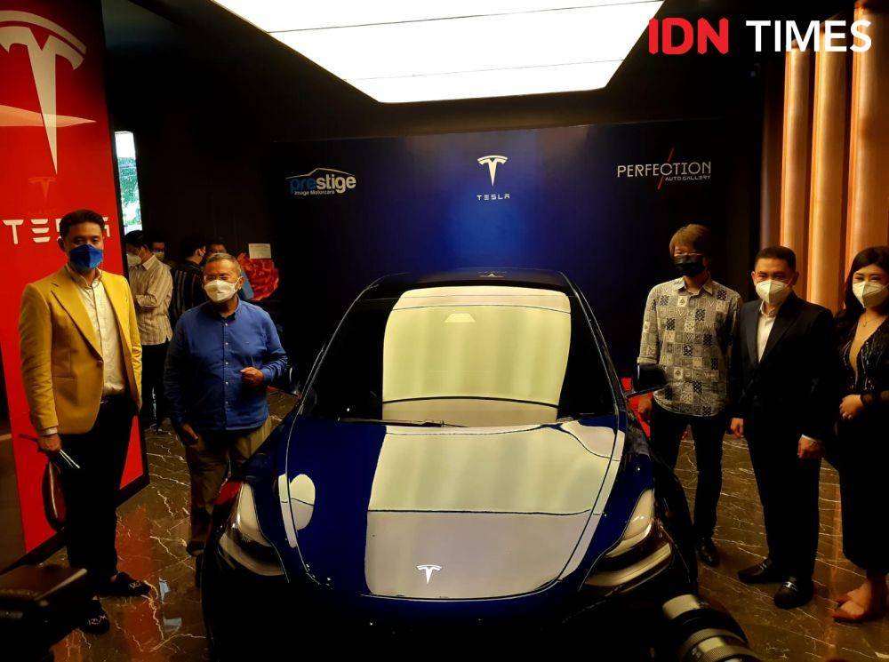 Mobil Tesla Model 3 di Perfection Auto Galery, Surabaya. IDN Times/Ardiansyah Fajar.