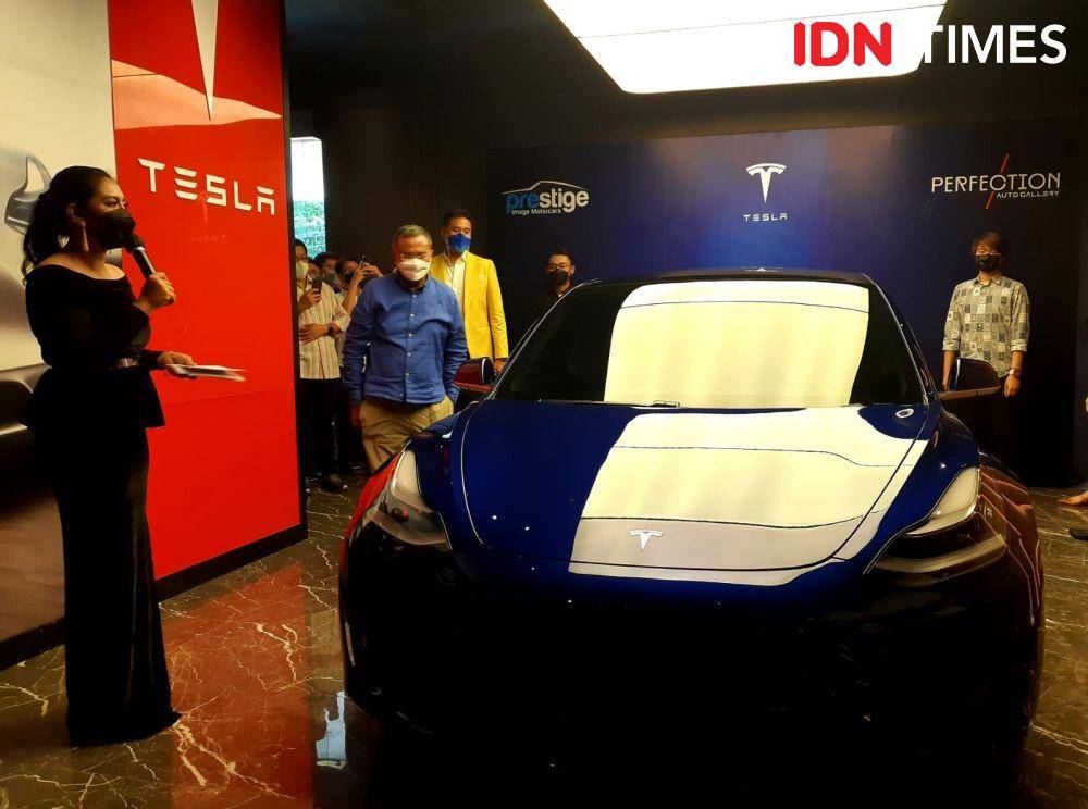 Mobil Tesla Model 3 di Perfection Auto Galery, Surabaya. IDN Times/Ardiansyah Fajar.