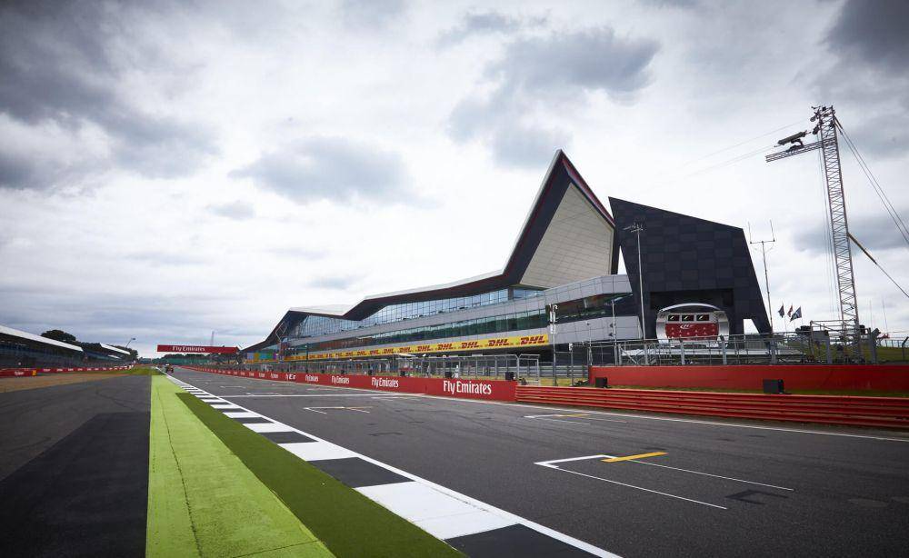 Sirkuit Silverstone, Inggris (motorauthority.com)