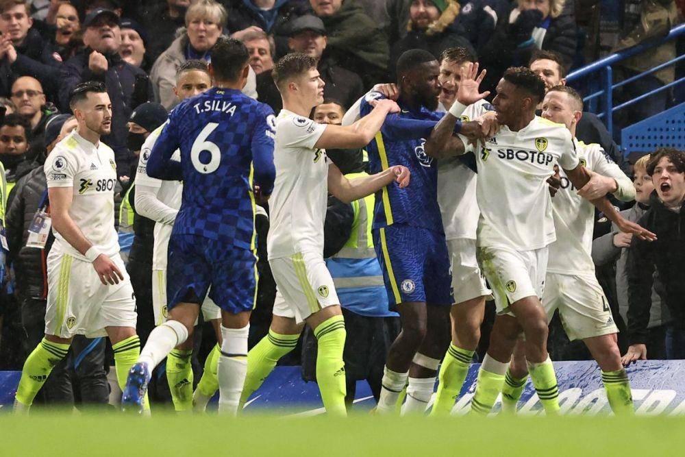 Keributan di laga Chelsea vs Leeds United. (weaintgotnohistory.sbnation.com)