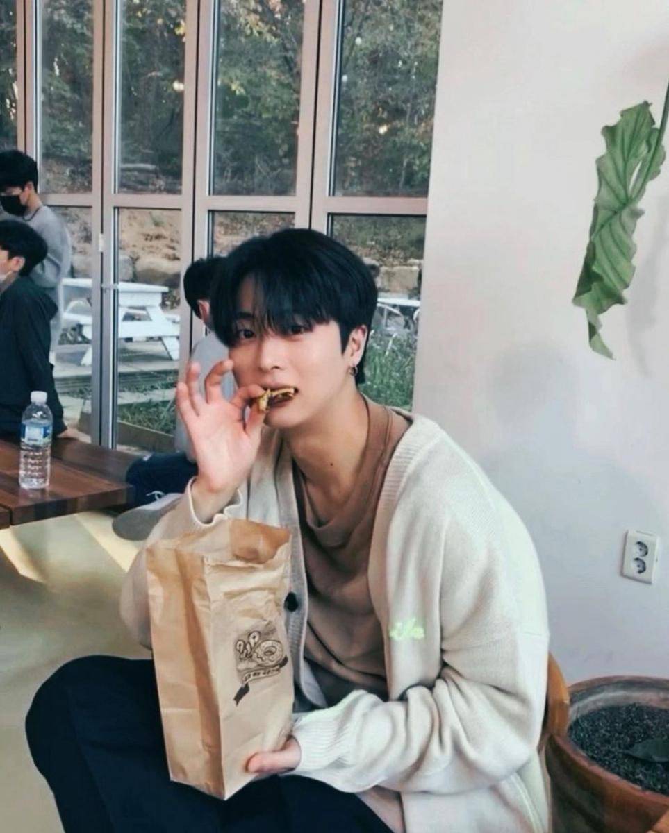 Kim Moo Joon (instagram.com/junmu_)