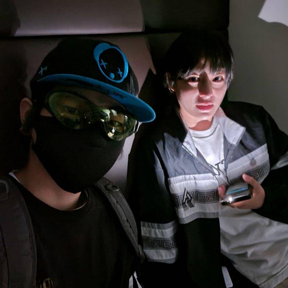 pemeran Andrew, Lee Joo Seung, di Happiness bersama penghuni Seyang (instagram.com/kakatora)
