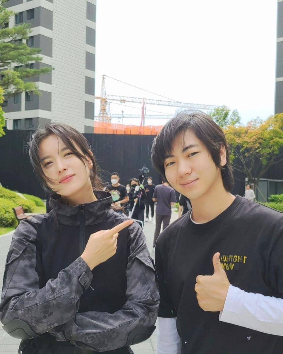 pemeran Andrew, Lee Joo Seung, di Happiness bersama penghuni Seyang (instagram.com/kakatora)